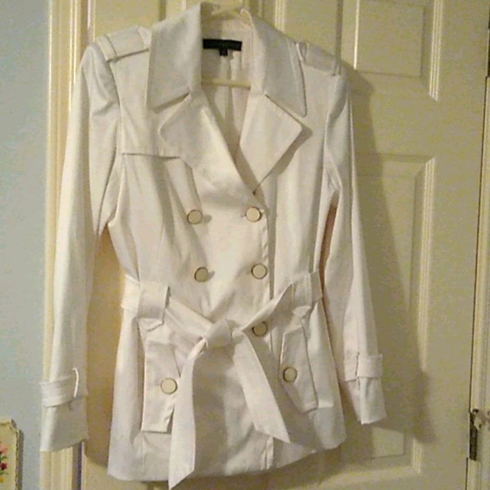 Elegant double-breasted jacket for any occasion.